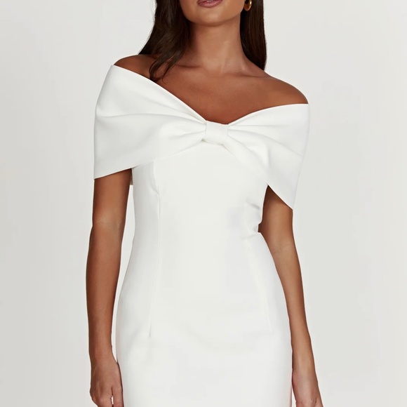 GWYNETH Off Shoulder Bow Mini Dress - White - Picture 3 of 10
